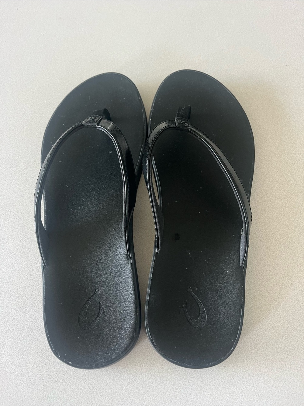Women’s Black Flip Flop Sandals - Sleek Everyday Comfort